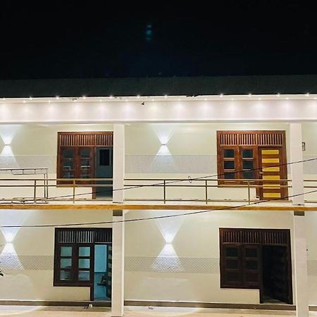 Great Victoria Palace راتنابورا المظهر الخارجي الصورة