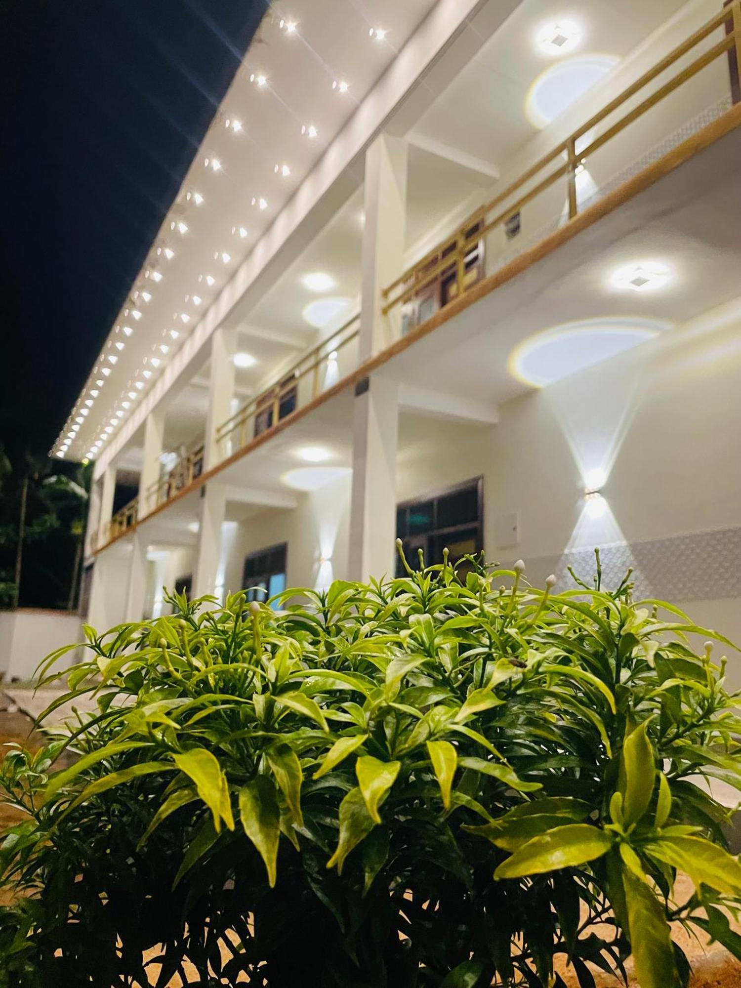 Great Victoria Palace راتنابورا المظهر الخارجي الصورة